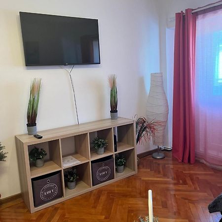 Picadilly Apartment Ploieşti Kültér fotó