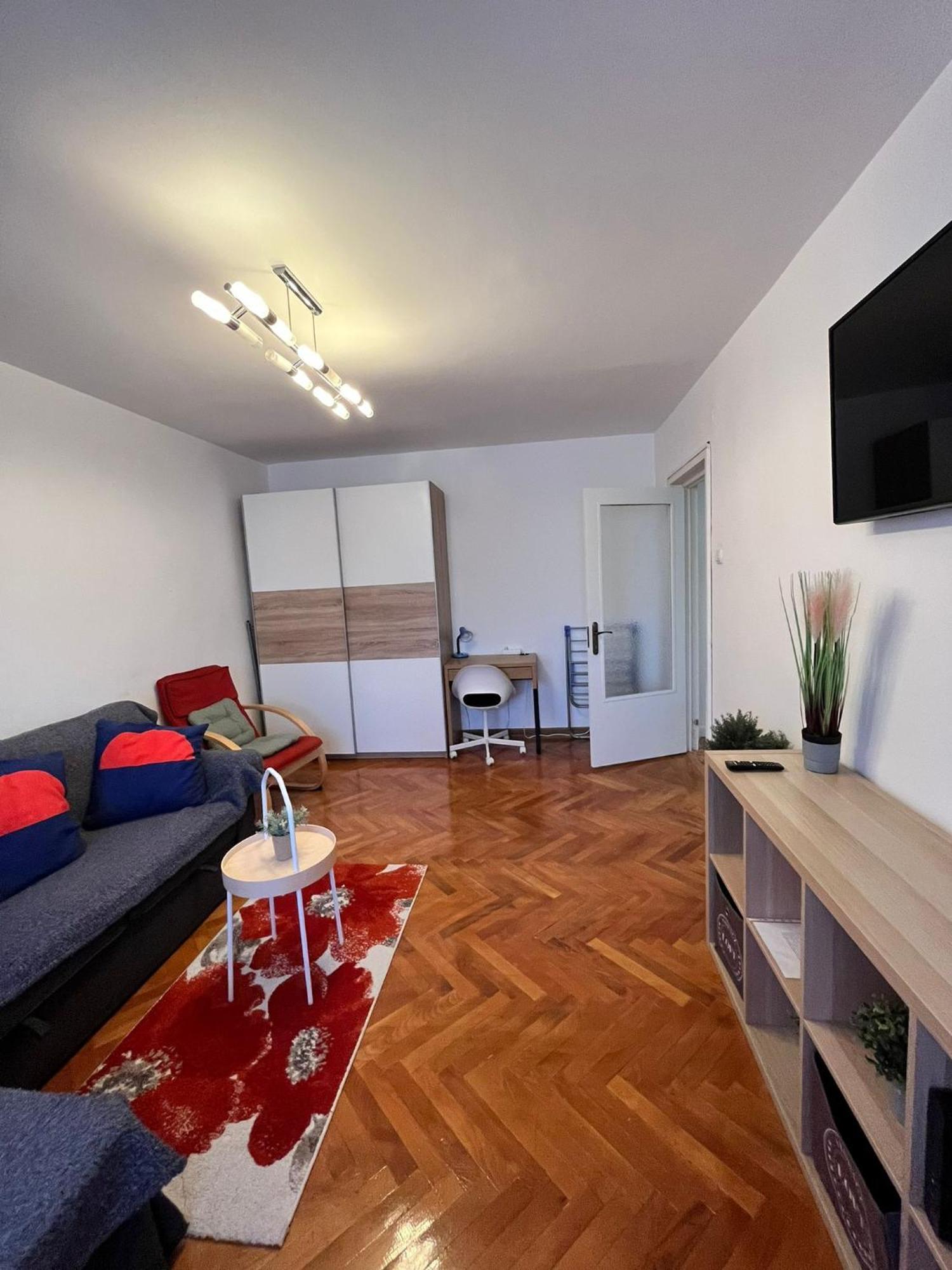 Picadilly Apartment Ploieşti Kültér fotó