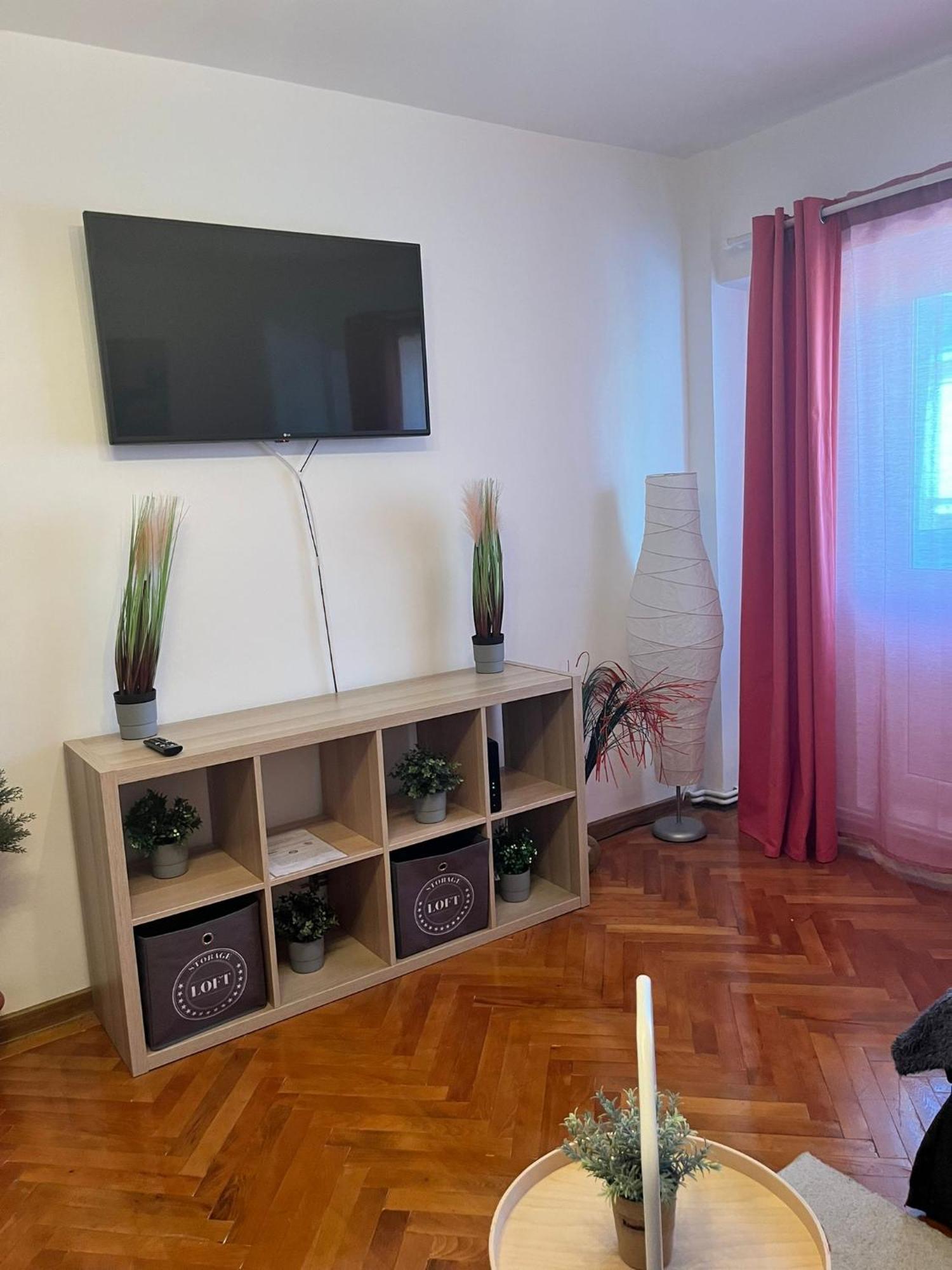 Picadilly Apartment Ploieşti Kültér fotó
