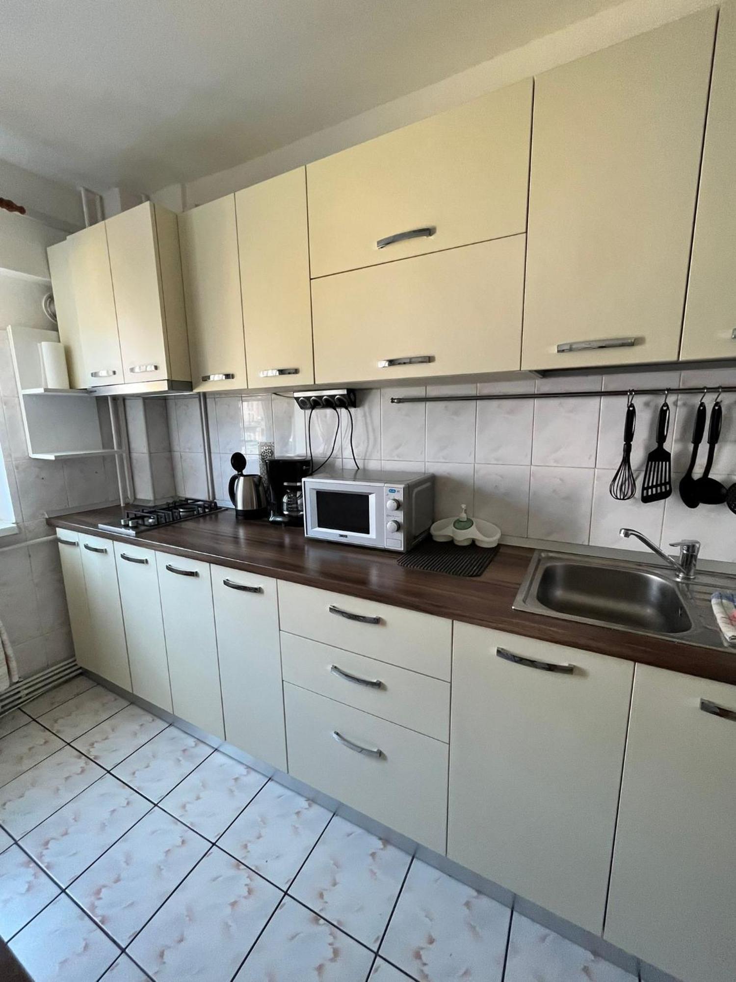 Picadilly Apartment Ploieşti Kültér fotó