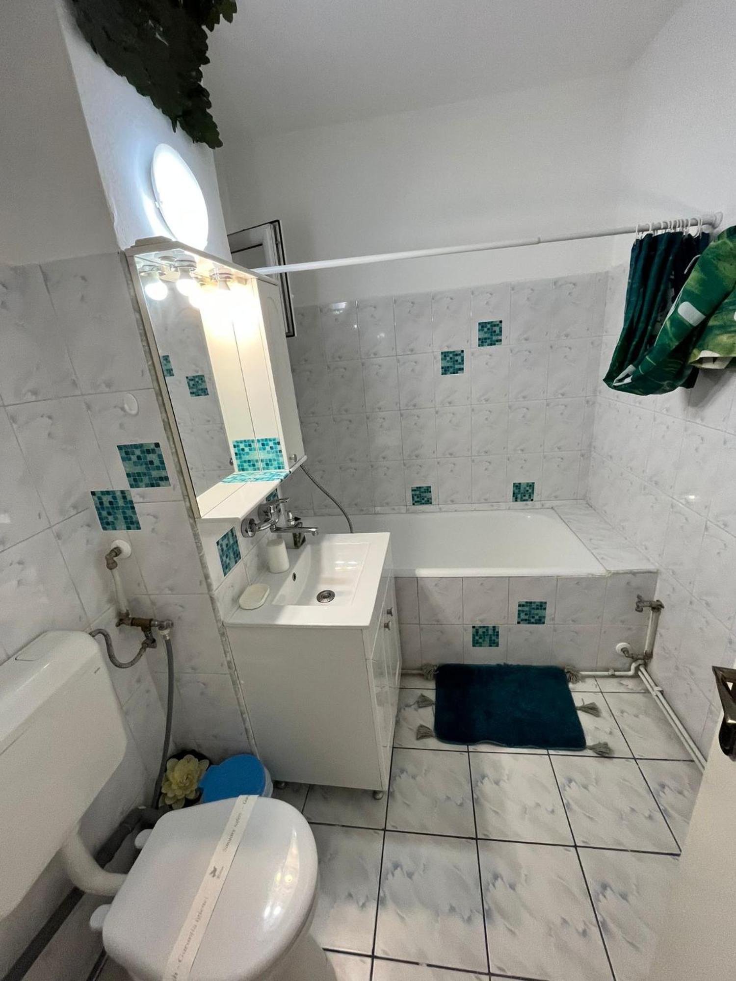 Picadilly Apartment Ploieşti Kültér fotó