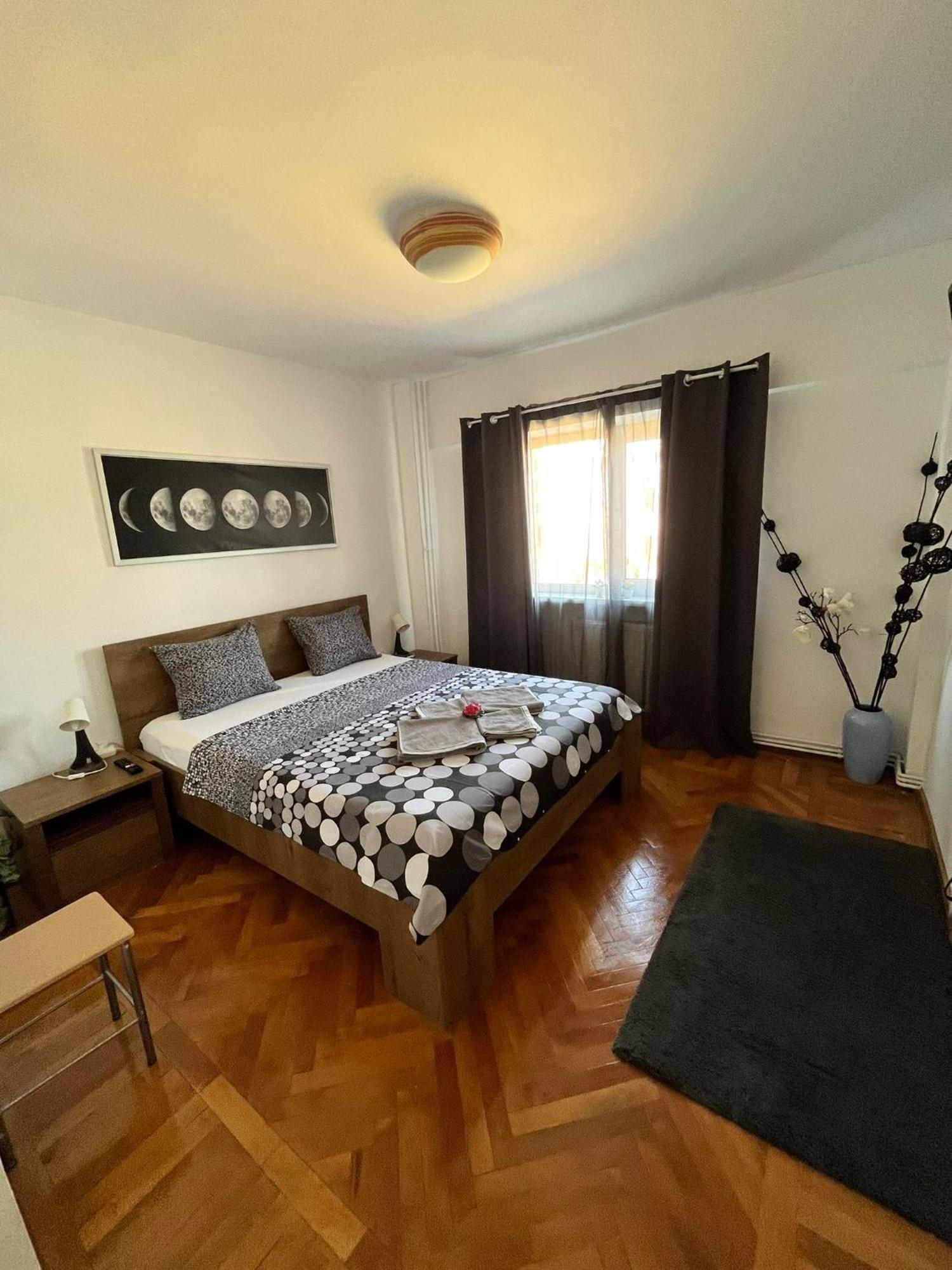 Picadilly Apartment Ploieşti Kültér fotó